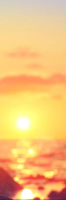 Duschrückwand - Glückliche Frau am Strand