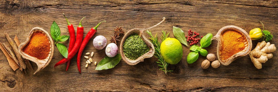 Küchenrückwand - Kräuter & Gewürze auf Holz