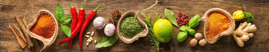 Küchenrückwand - Kräuter & Gewürze auf Holz