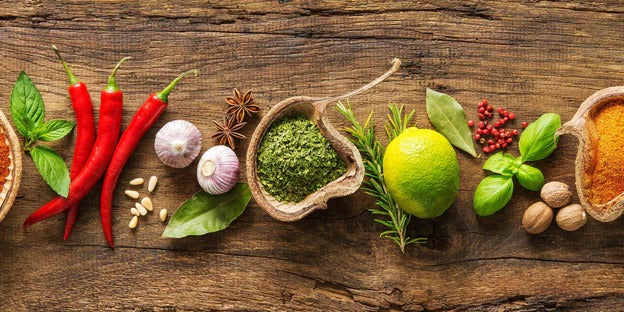 Küchenrückwand - Kräuter & Gewürze auf Holz