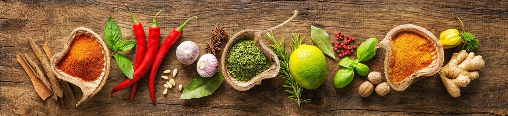 Küchenrückwand - Kräuter & Gewürze auf Holz