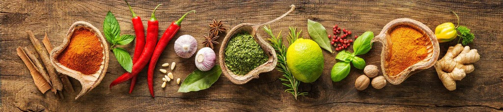 Küchenrückwand - Kräuter & Gewürze auf Holz