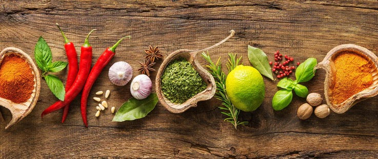 Küchenrückwand - Kräuter & Gewürze auf Holz