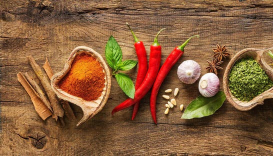 Küchenrückwand - Kräuter & Gewürze auf Holz