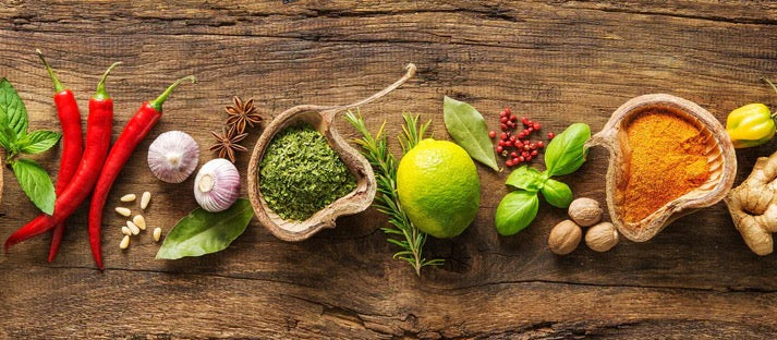 Küchenrückwand - Kräuter & Gewürze auf Holz