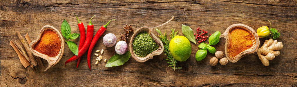 Küchenrückwand - Kräuter & Gewürze auf Holz