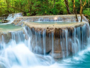 Küchenrückwand - Wasserfall im Wald von Thailand