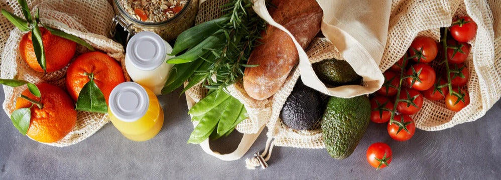 Küchenrückwand - Frische Lebensmittel in Stoffbeuteln