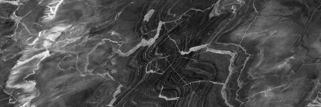 Küchenrückwand - Schwarzer Marmor mit weißen Adern