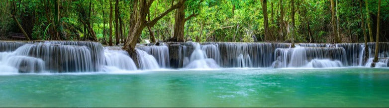 Küchenrückwand - Wasserfall tief im tropischen Wald