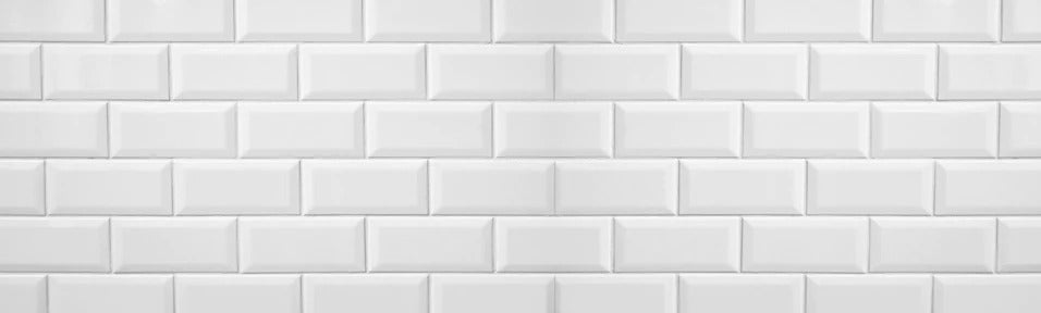 Küchenrückwand - Weiß-gräulicher Fliesenspiegel