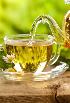 Küchenrückwand - Tee aus der Teekanne