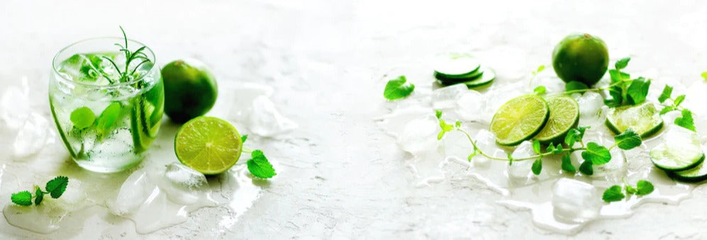 Küchenrückwand - Hausgemachte Limettenlimonade mit Gurke