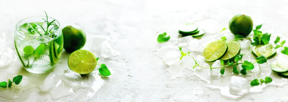 Küchenrückwand - Hausgemachte Limettenlimonade mit Gurke