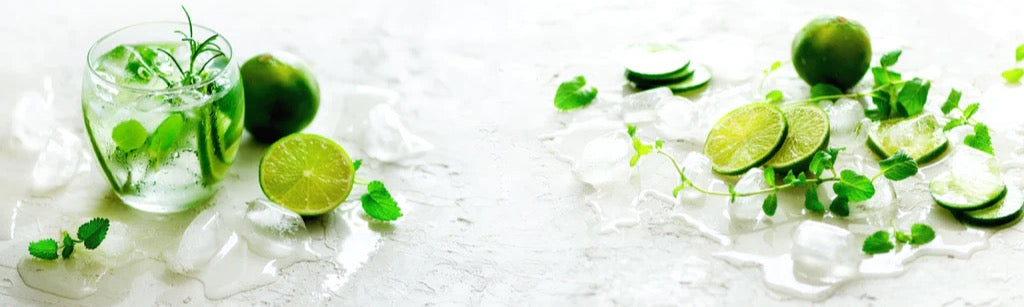 Küchenrückwand - Hausgemachte Limettenlimonade mit Gurke