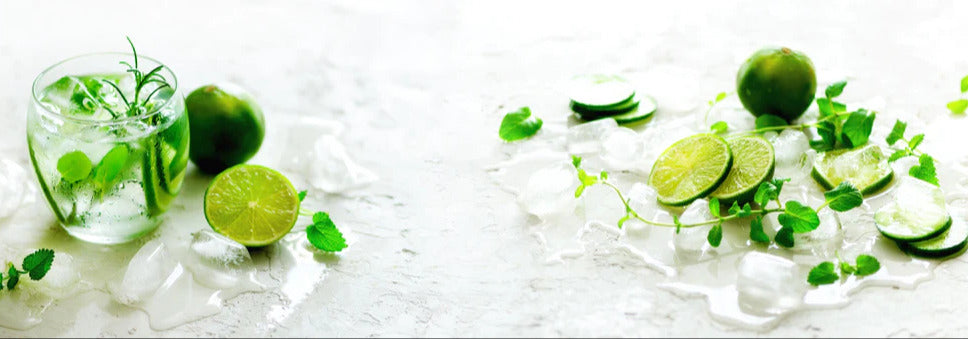 Küchenrückwand - Hausgemachte Limettenlimonade mit Gurke