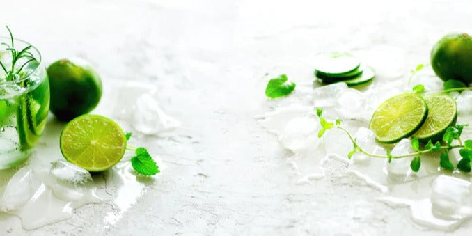 Küchenrückwand - Hausgemachte Limettenlimonade mit Gurke