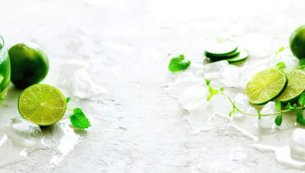 Küchenrückwand - Hausgemachte Limettenlimonade mit Gurke