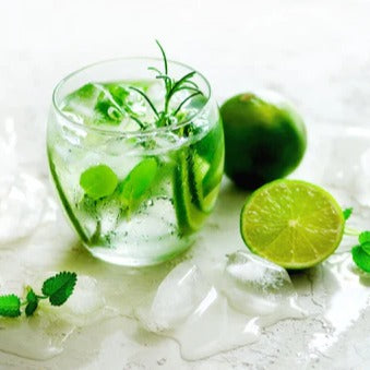 Küchenrückwand - Hausgemachte Limettenlimonade mit Gurke