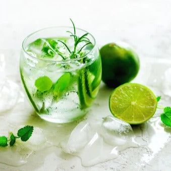 Küchenrückwand - Hausgemachte Limettenlimonade mit Gurke