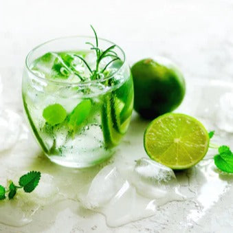 Küchenrückwand - Hausgemachte Limettenlimonade mit Gurke