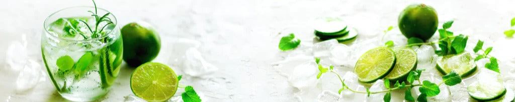 Küchenrückwand - Hausgemachte Limettenlimonade mit Gurke