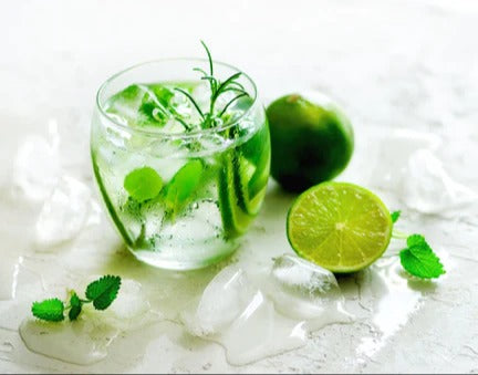 Küchenrückwand - Hausgemachte Limettenlimonade mit Gurke