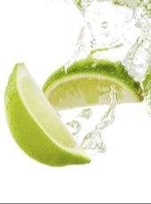 Küchenrückwand - Frische Limette in Wasser