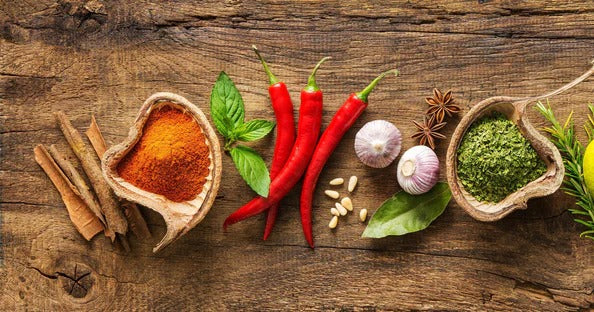 Spritzschutz - Kräuter & Gewürze auf Holz