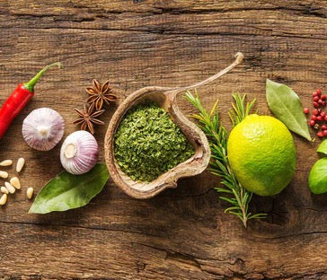 Spritzschutz - Kräuter & Gewürze auf Holz