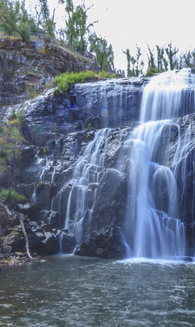 Duschrückwand - Idyllischer Wasserfall in New South Wales Australien