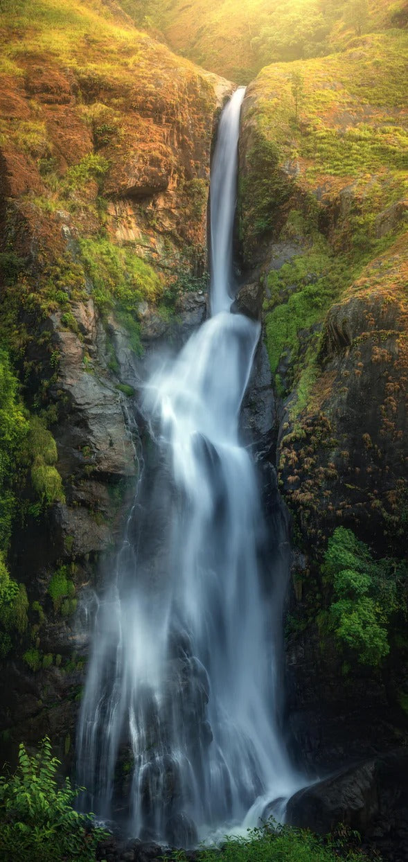 Duschrückwand - Wasserfall im Wald von Nepal