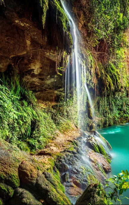 Duschrückwand - Kaskade mit klarem Bach im Libanon