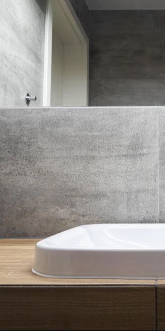 Duschrückwand - Interieur eines modernen Badezimmers