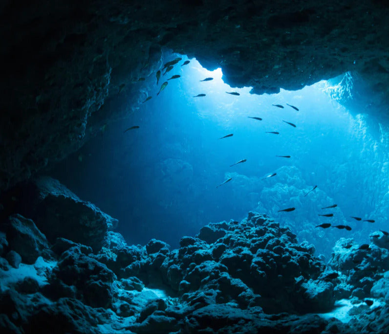 Spritzschutz - Unterwasser-Höhle in Miyako-jima