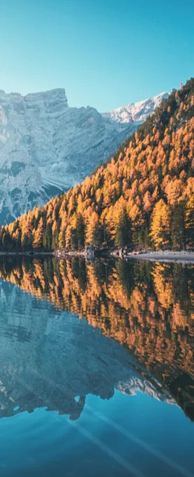 Duschrückwand - Boote auf dem Pragser Wildsee in den Dolomiten