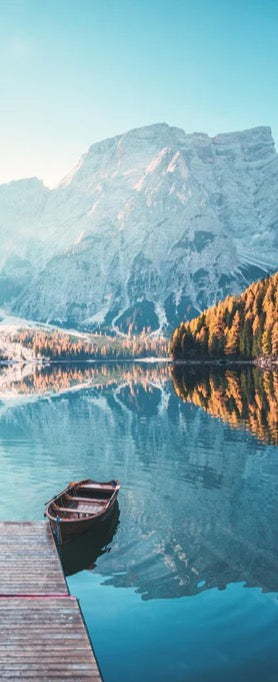 Duschrückwand - Boote auf dem Pragser Wildsee in den Dolomiten