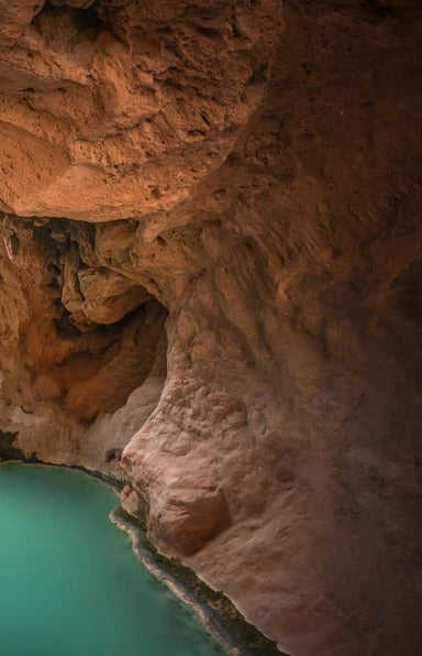 Duschrückwand - Wasserfall in Höhle mit See in Valencia