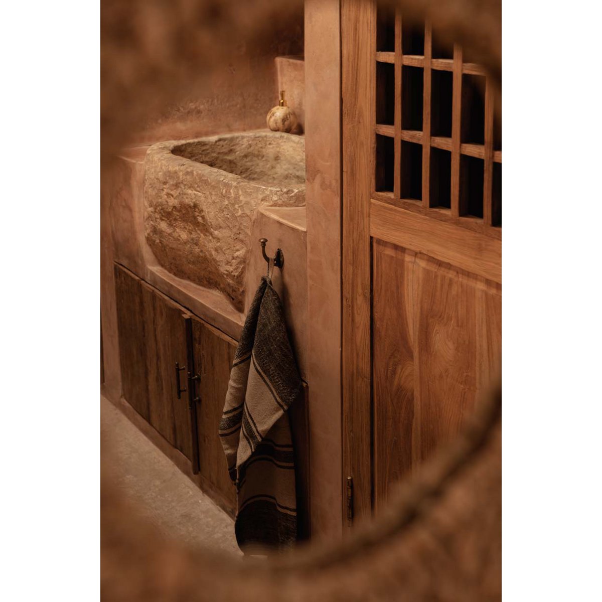 Das Linen Smudge Küchentuch – Naturschwarz – 50 x 70