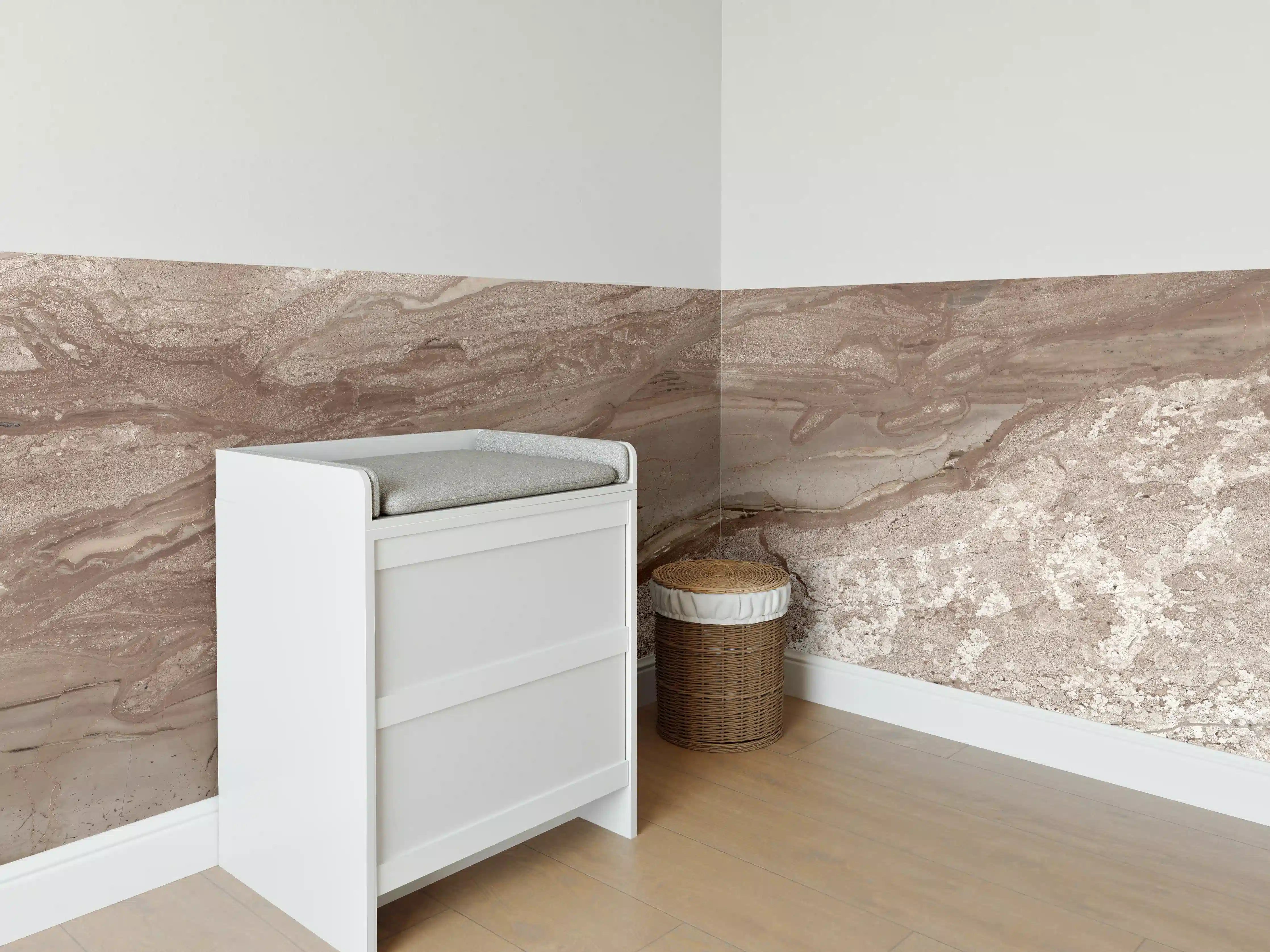 Babyzimmer Wandgestaltung - Dunkler Diana royal Marmor