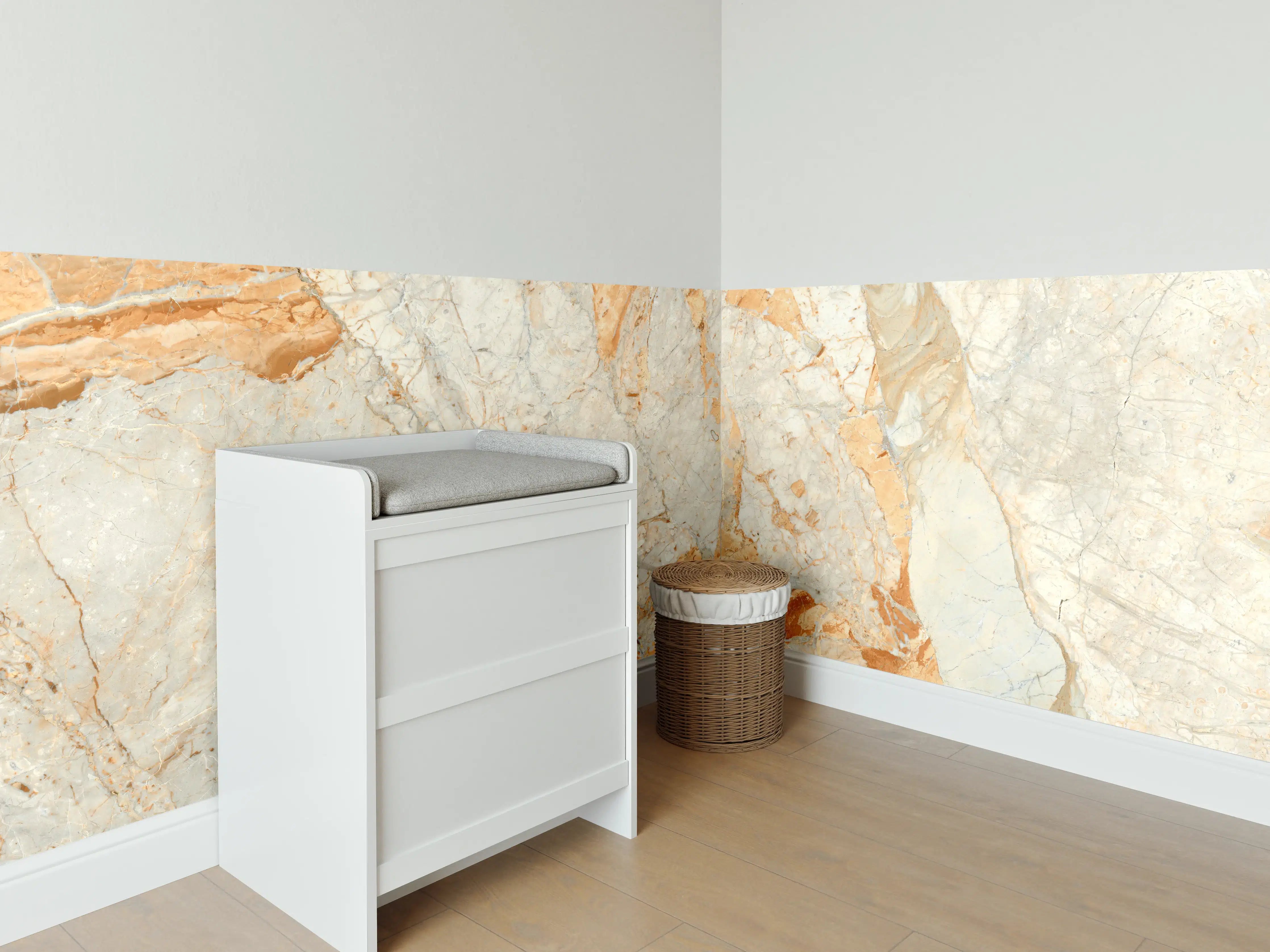 Babyzimmer Wandgestaltung - Rötlich-beiger Marmor
