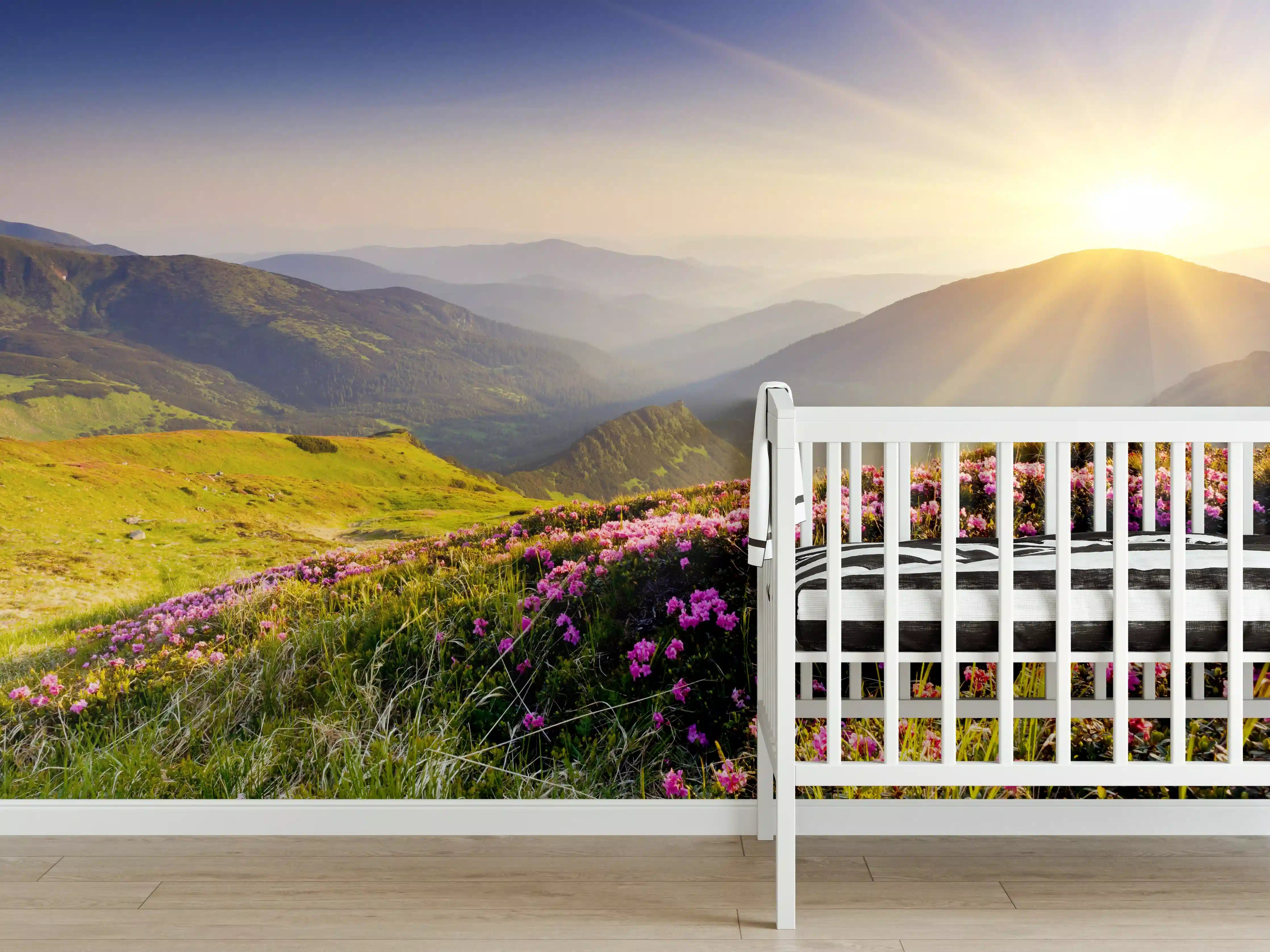 Babyzimmer Wandgestaltung - ruhige Berglandschaft in der Schweiz