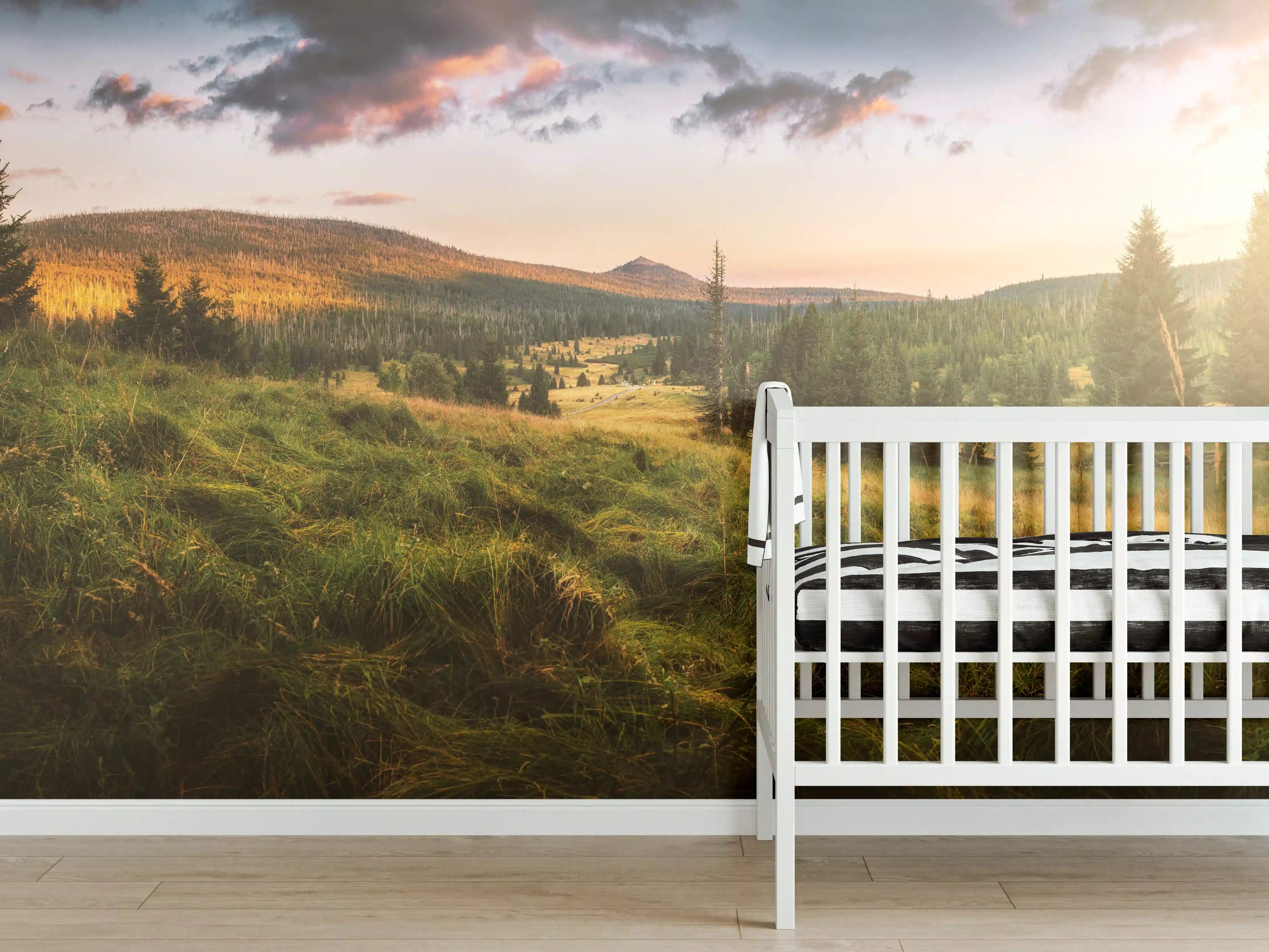 Babyzimmer Wandgestaltung - Abendlicher Berg Luzný - Tschechien