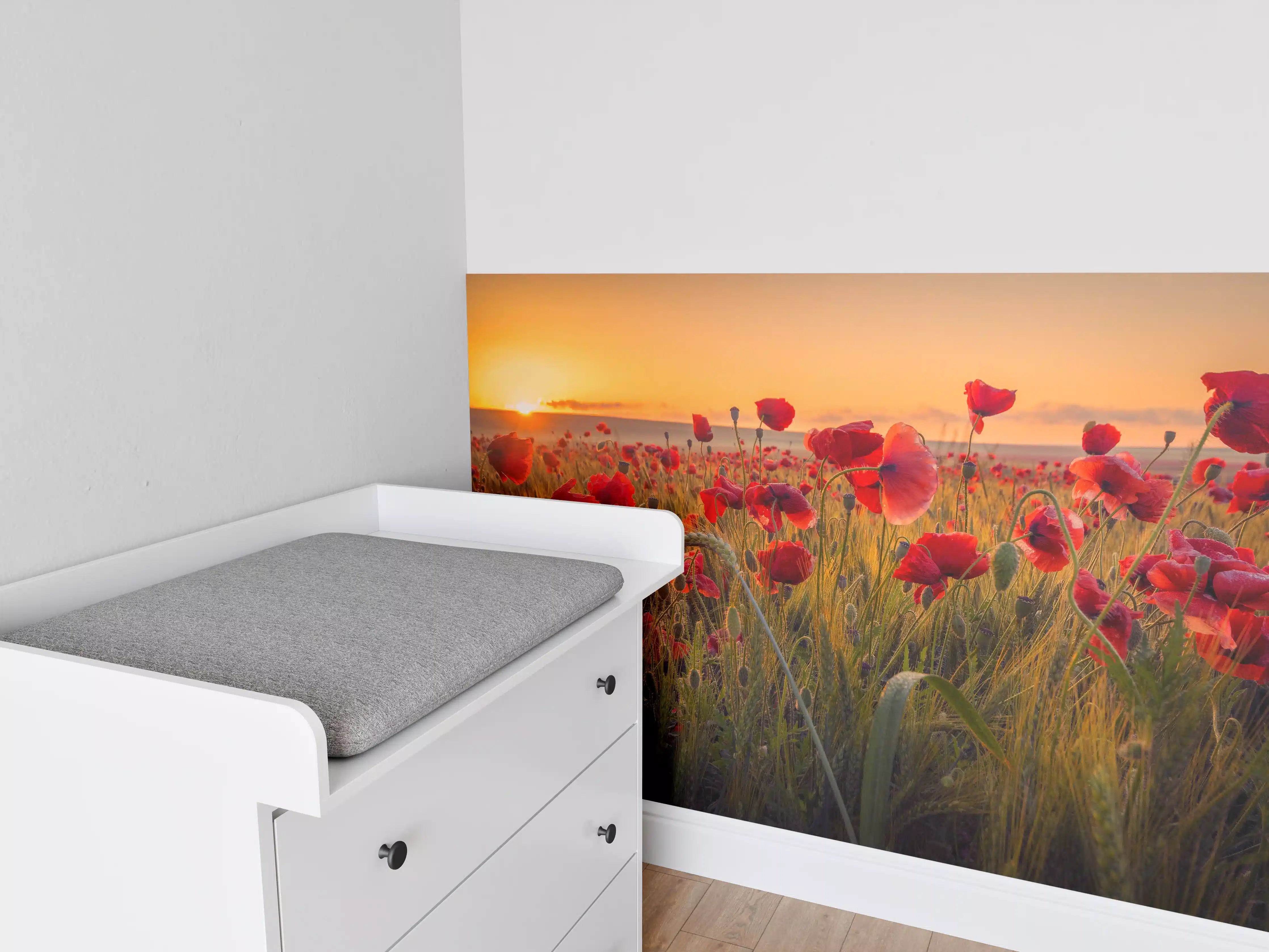 Babyzimmer Wandgestaltung - Abendlicht über Mohnblumenwiese