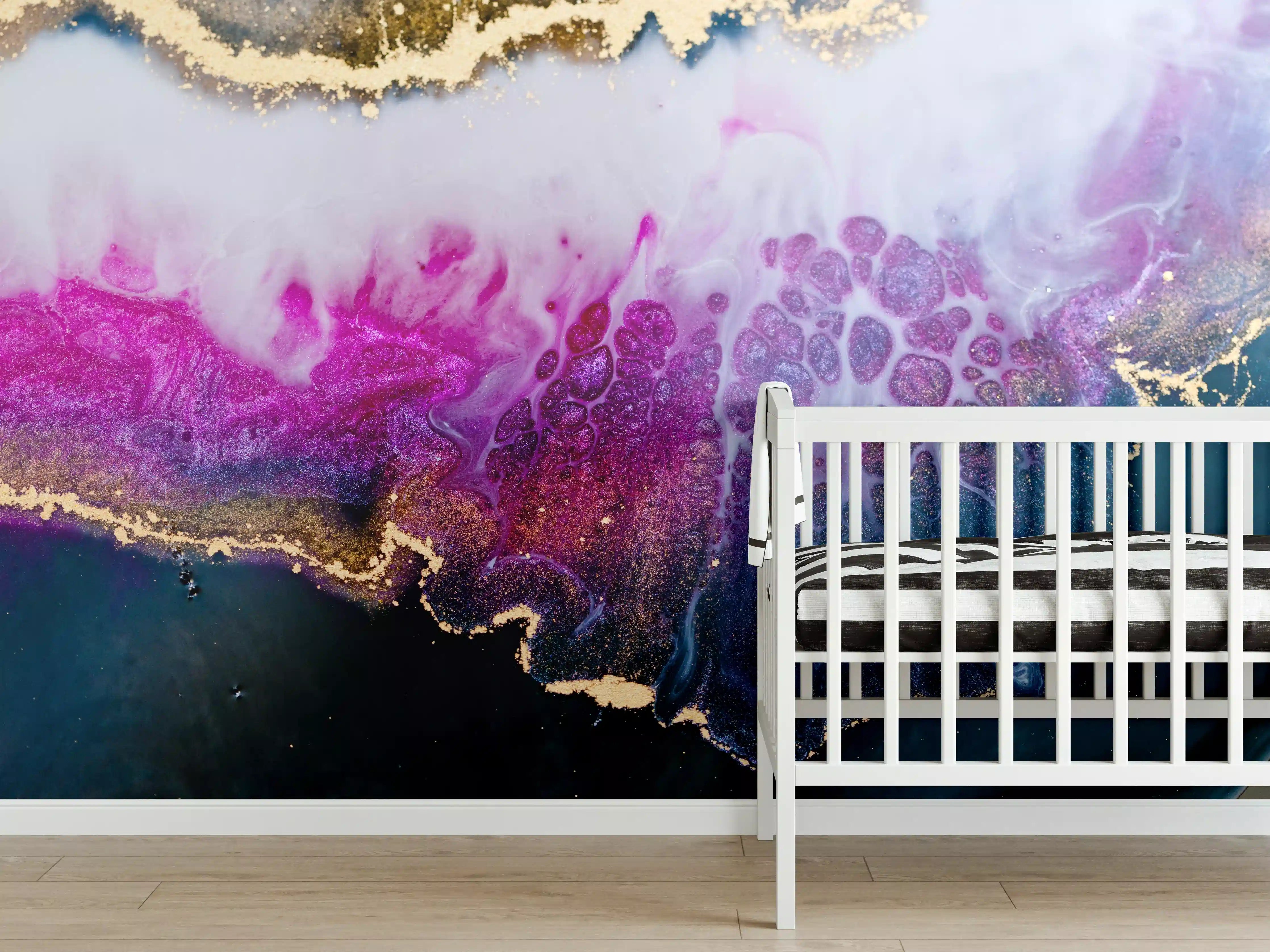 Babyzimmer Wandgestaltung - Abstrakte Kunst in Lila-Gold