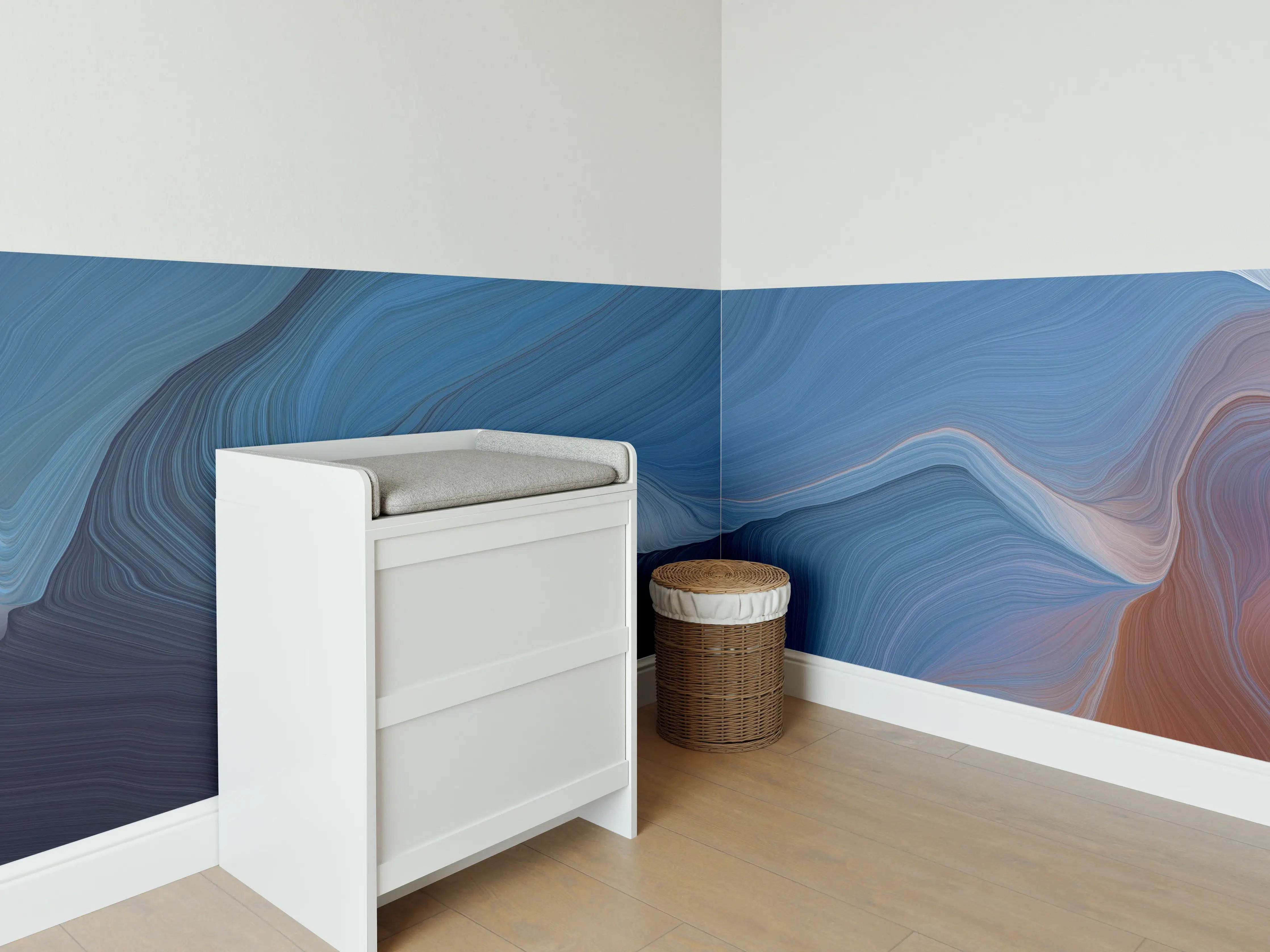 Babyzimmer Wandgestaltung - Abstrakte blaue Kunst in sanften Wellen