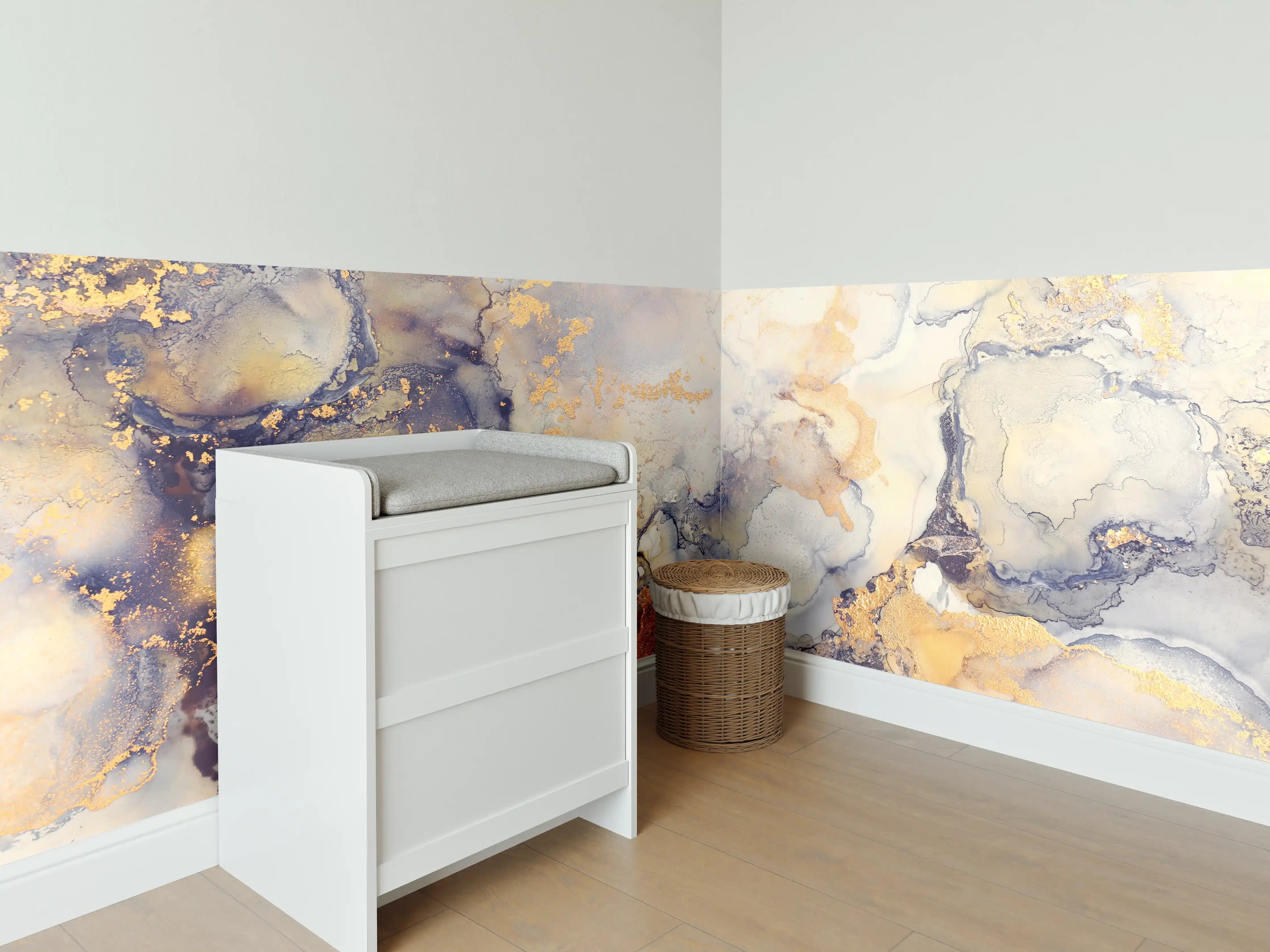 Babyzimmer Wandgestaltung - Abstrakte goldene Flüssigkunstmalerei