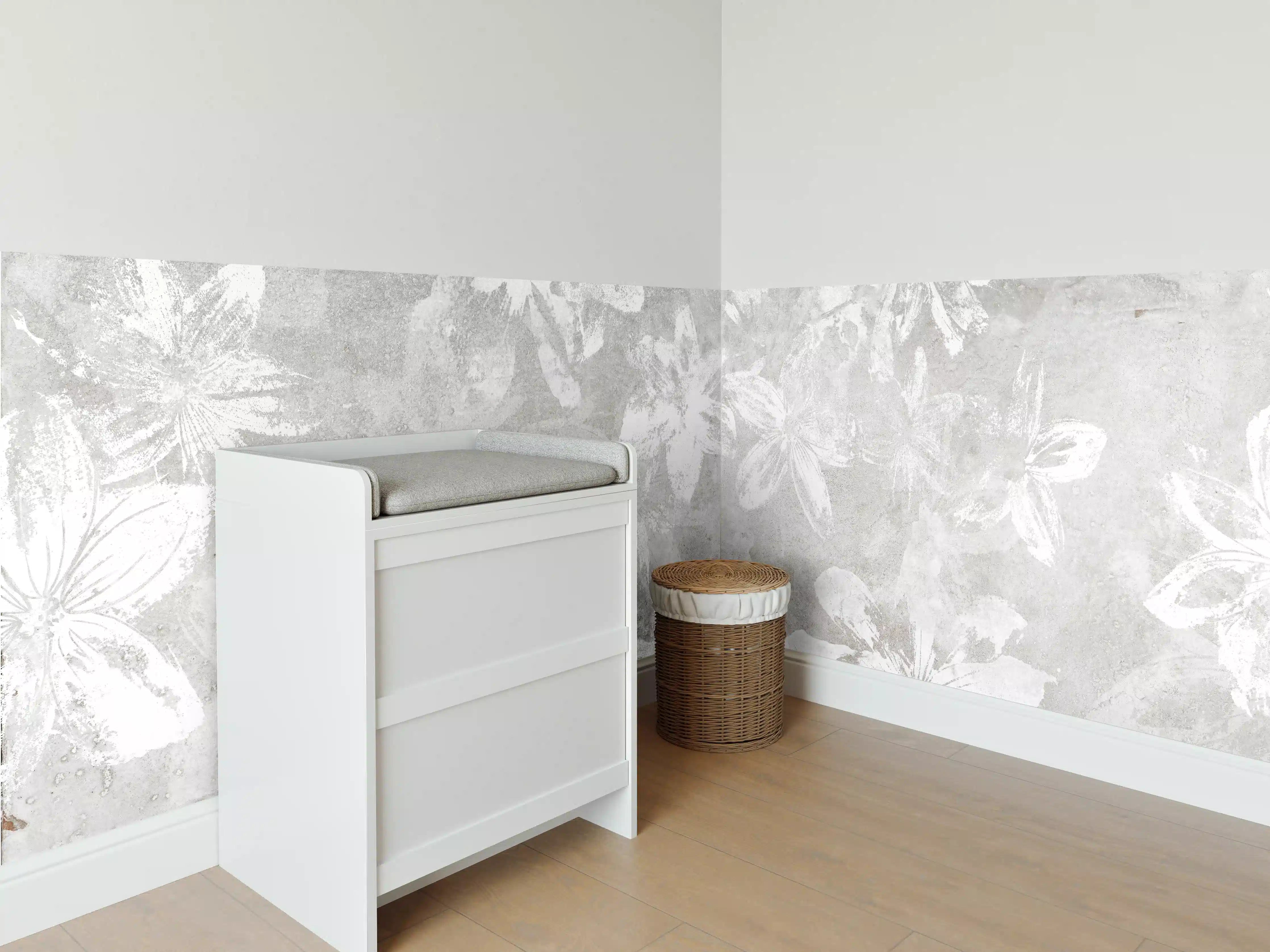 Babyzimmer Wandgestaltung - Abstrakte weiße Blumen auf Beton