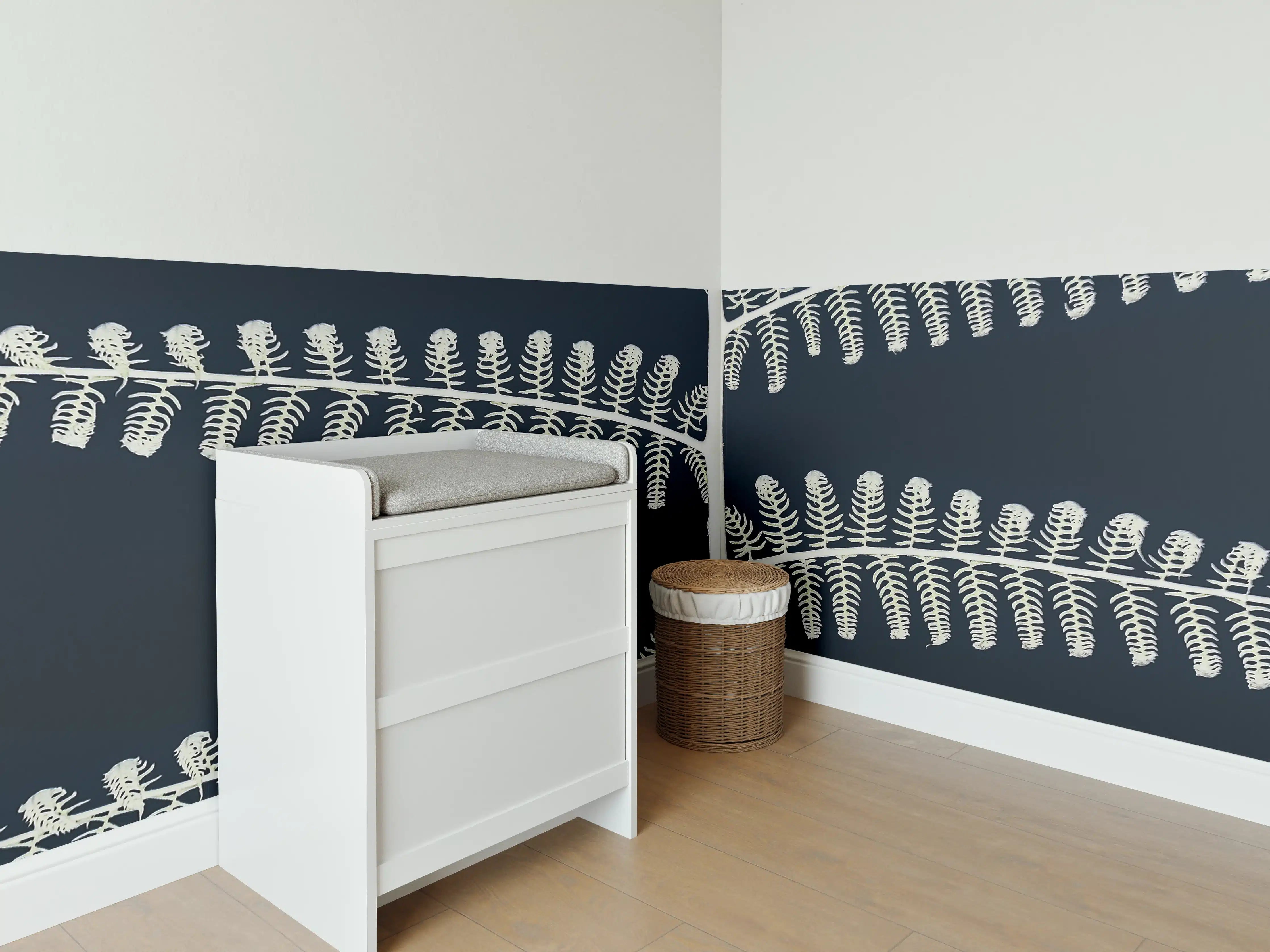 Babyzimmer Wandgestaltung - Abstraktes Pflanzen-Farn-Muster