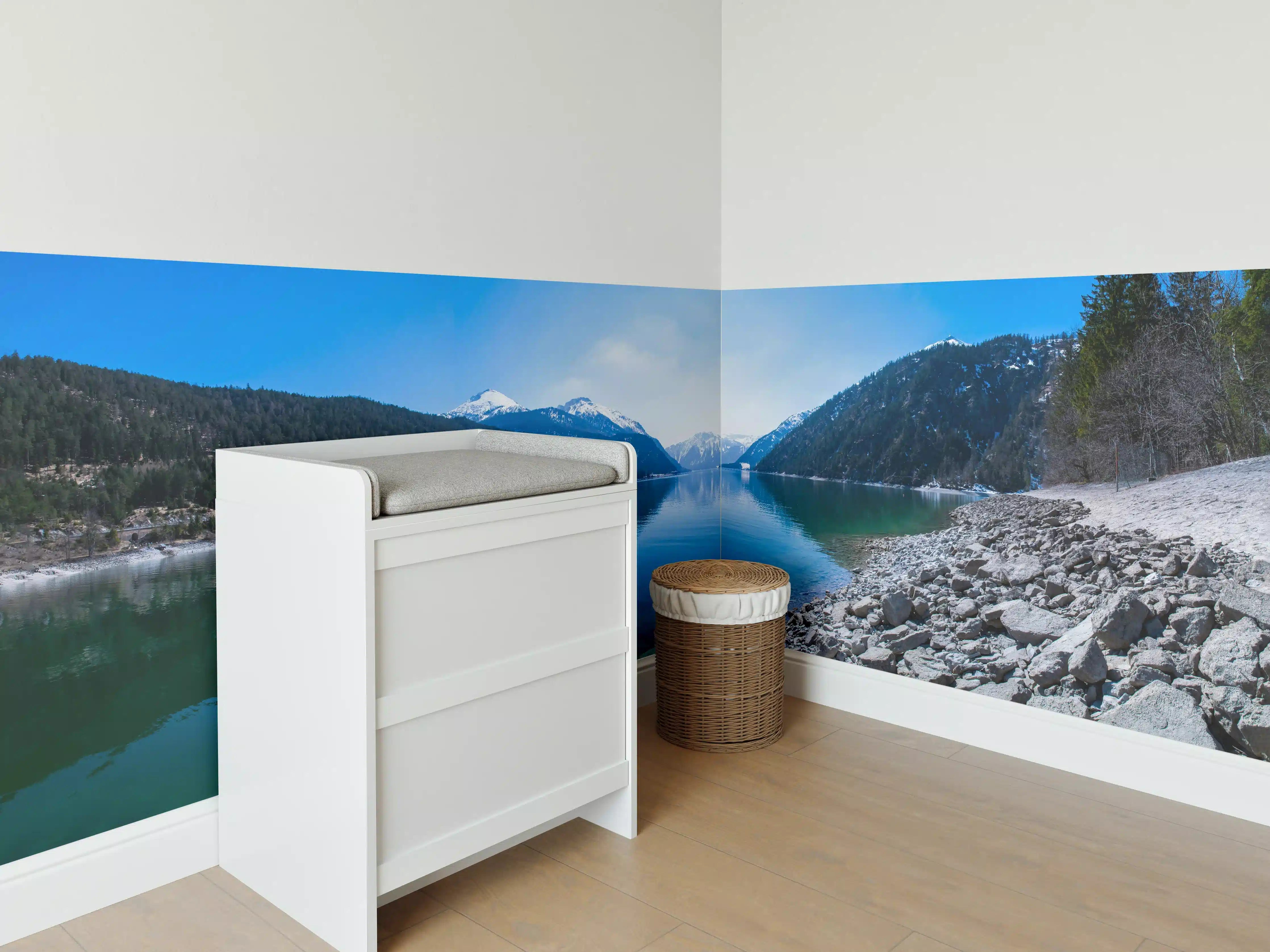 Babyzimmer Wandgestaltung - Achensee in Österreich